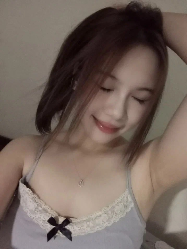Không thể cưỡng lại con cặc to bự của anh trai