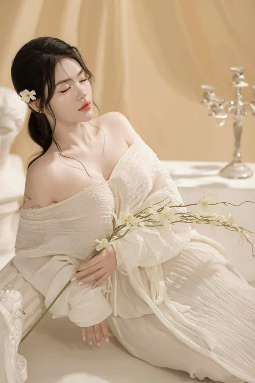 Người nổi tiếng mạng lưới sắc đẹp White Tiger "Nana" [nhân viên nữ OL] / Phụ đề tiếng Trung và tiếng Anh